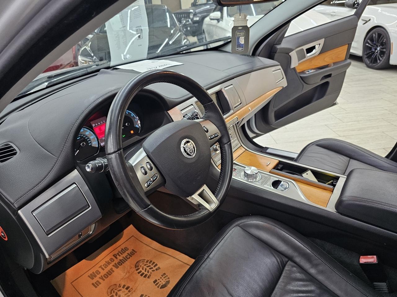 Jaguar XF-Series XF 2011