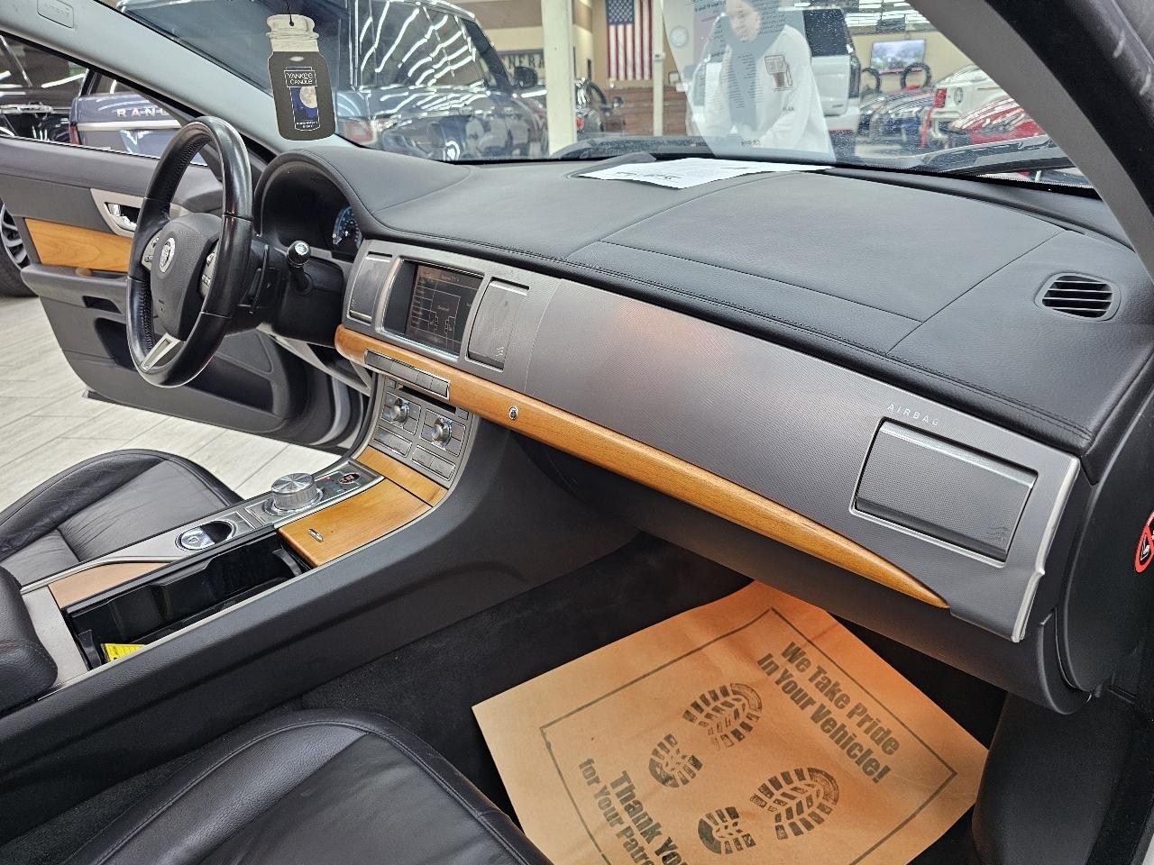 Jaguar XF-Series XF 2011