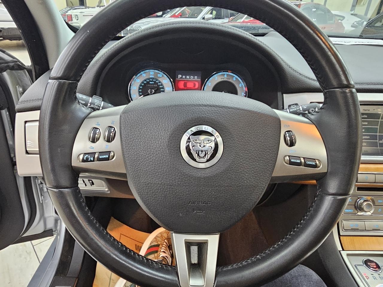 Jaguar XF-Series XF 2011