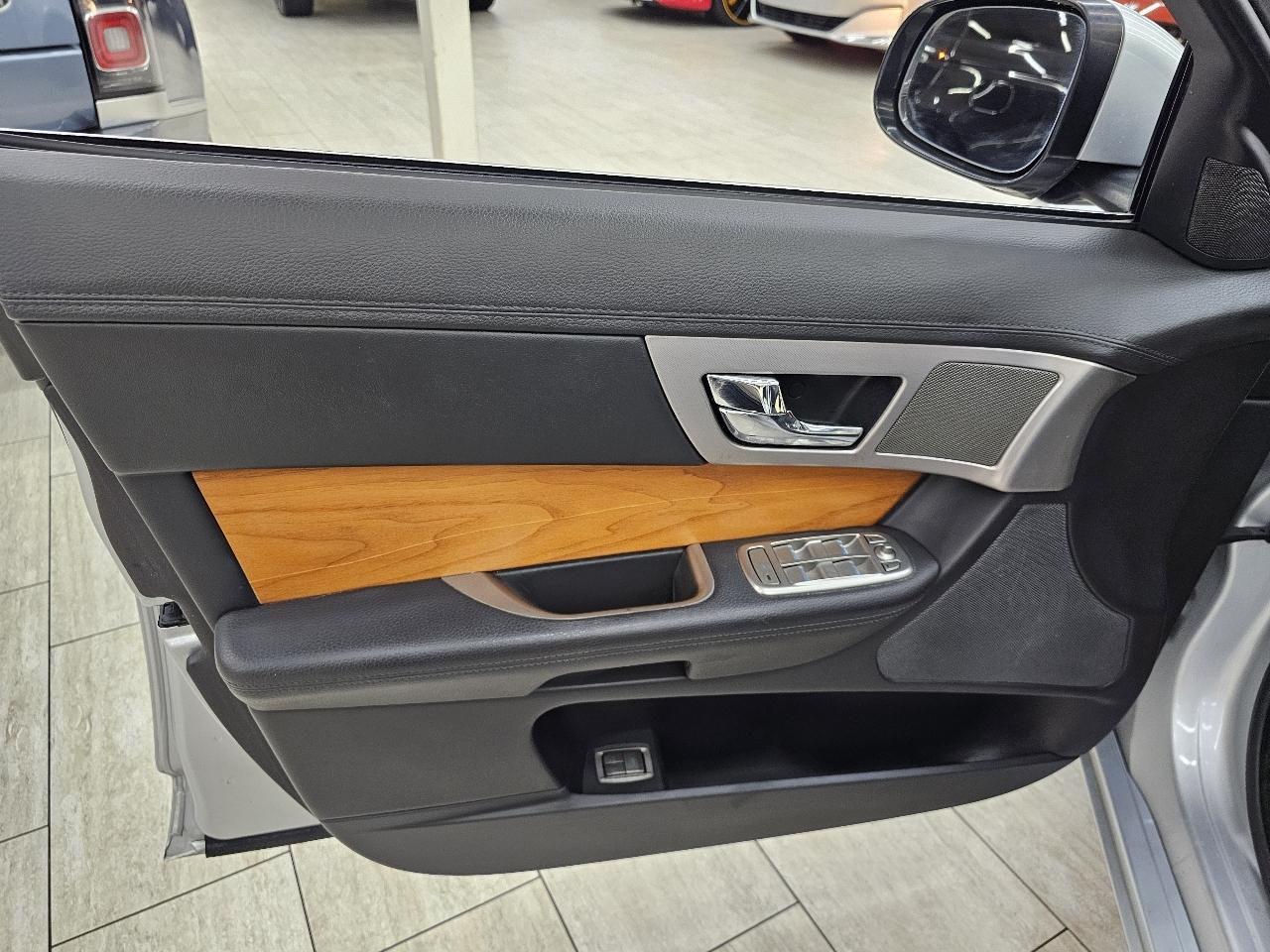 Jaguar XF-Series XF 2011