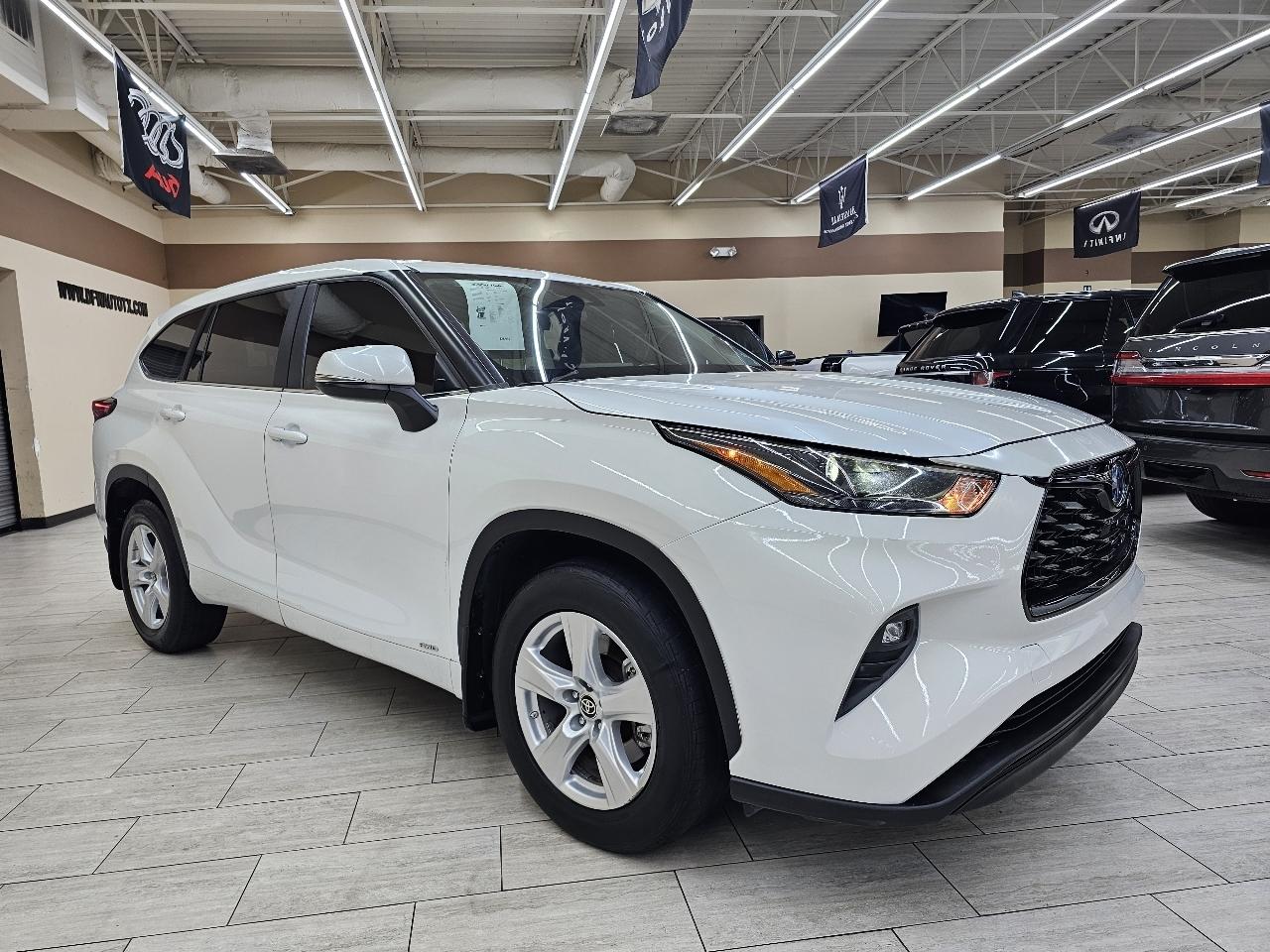 Toyota Highlander Hybrid LE AWD 2023