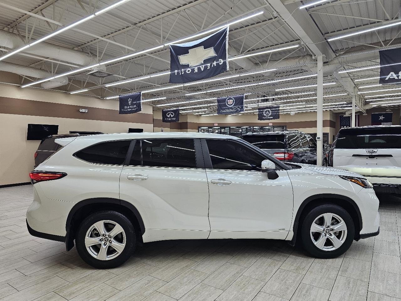 Toyota Highlander Hybrid LE AWD 2023