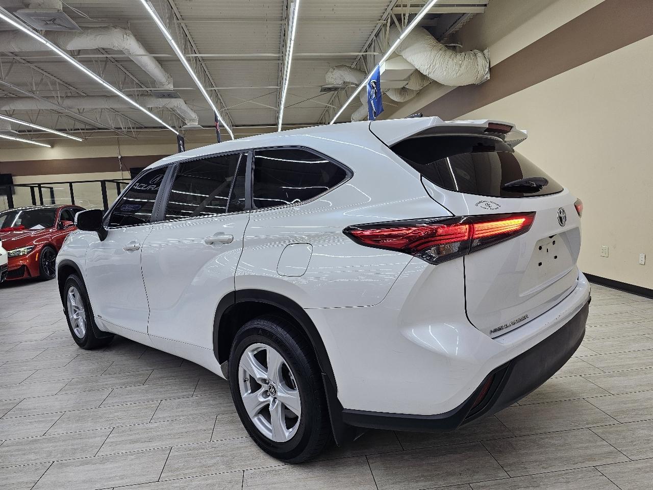 Toyota Highlander Hybrid LE AWD 2023