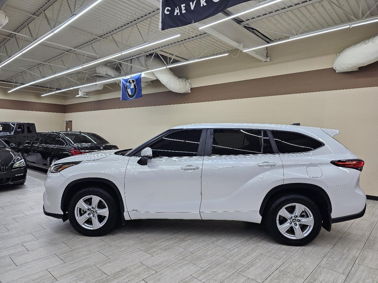 Toyota Highlander Hybrid LE AWD 2023