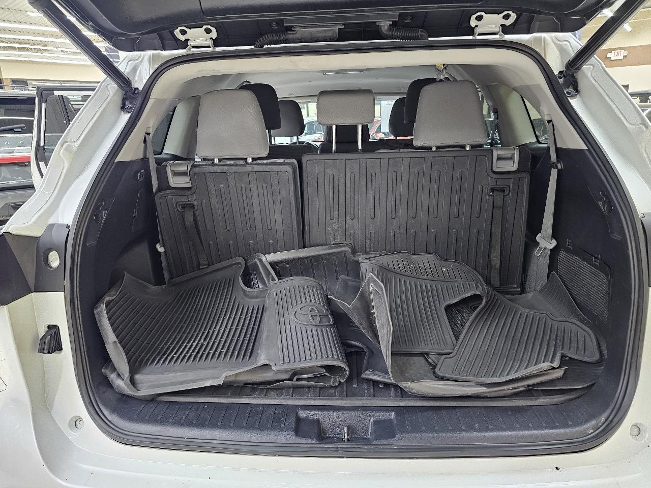 Toyota Highlander Hybrid LE AWD 2023