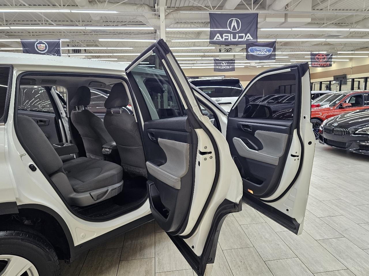 Toyota Highlander Hybrid LE AWD 2023