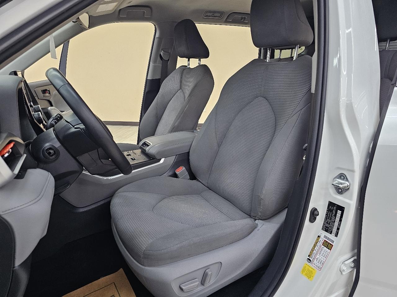 Toyota Highlander Hybrid LE AWD 2023