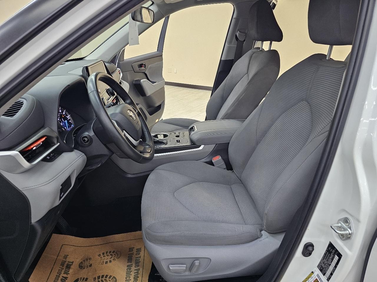 Toyota Highlander Hybrid LE AWD 2023