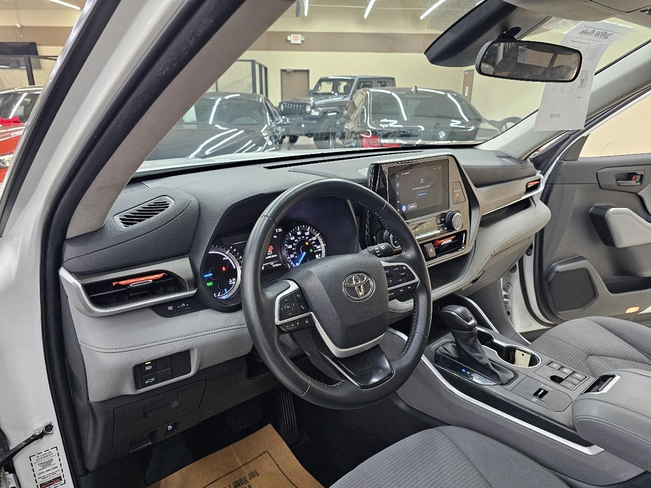 Toyota Highlander Hybrid LE AWD 2023