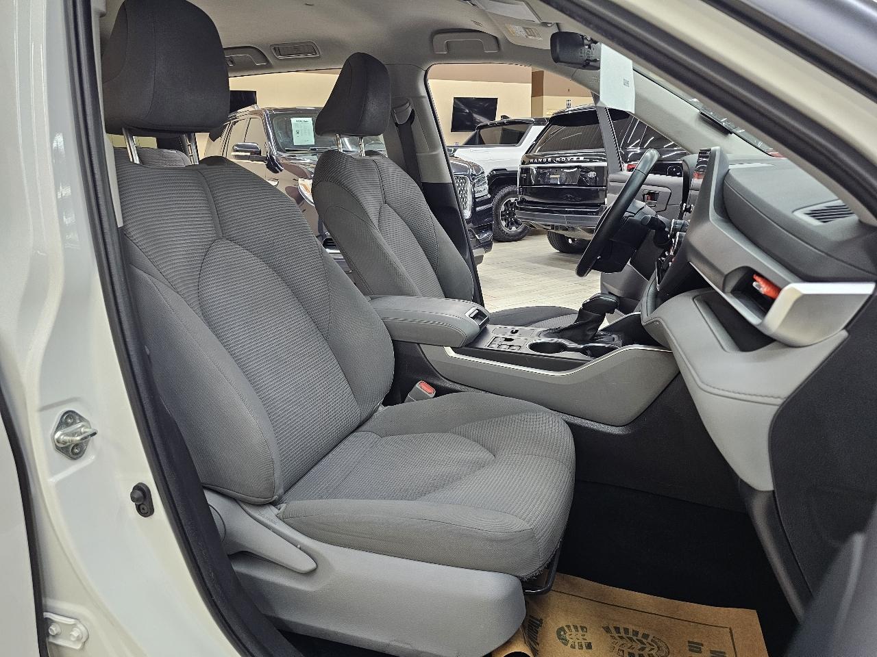Toyota Highlander Hybrid LE AWD 2023