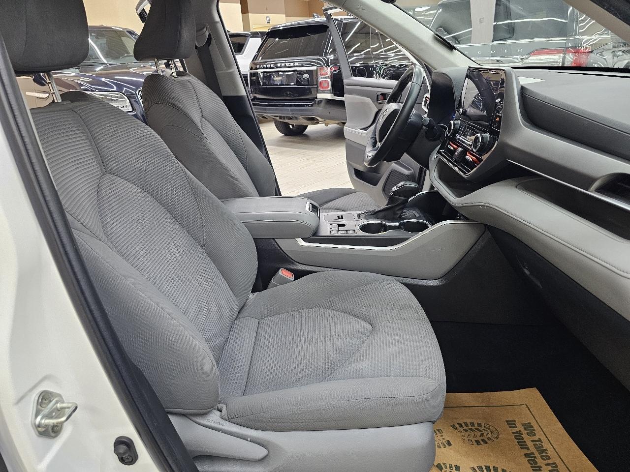 Toyota Highlander Hybrid LE AWD 2023