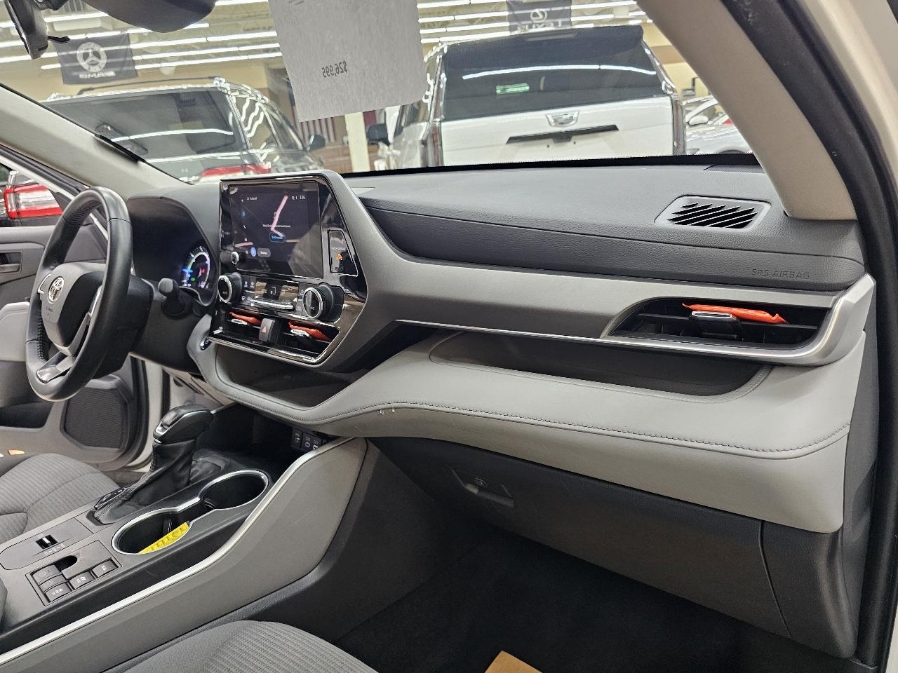 Toyota Highlander Hybrid LE AWD 2023