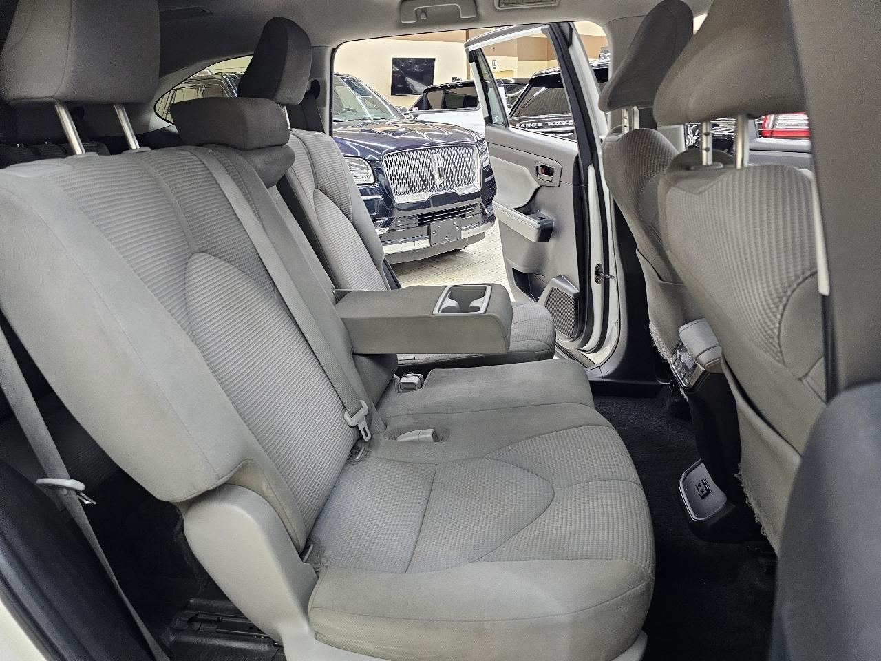 Toyota Highlander Hybrid LE AWD 2023