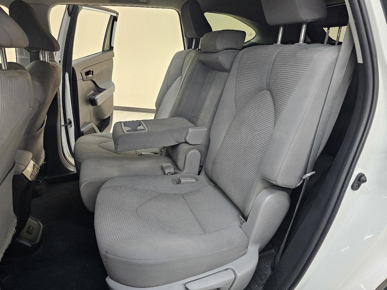Toyota Highlander Hybrid LE AWD 2023