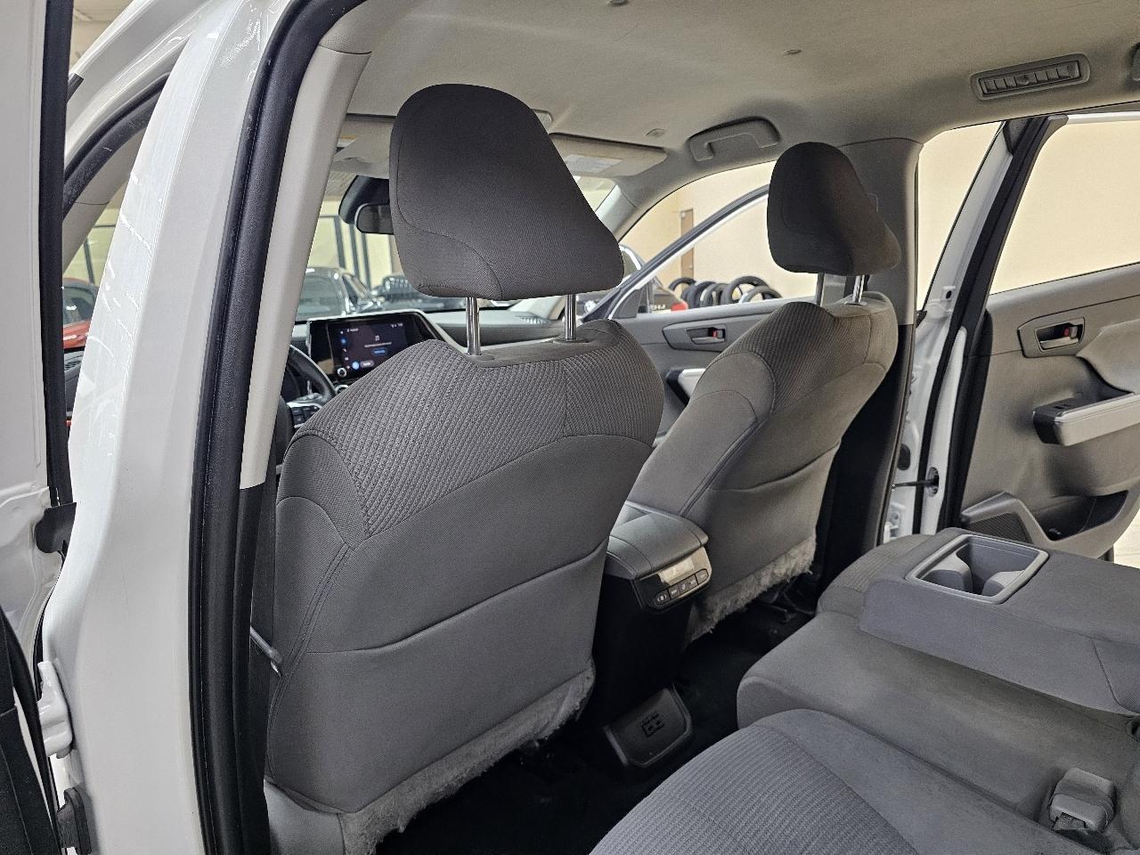 Toyota Highlander Hybrid LE AWD 2023