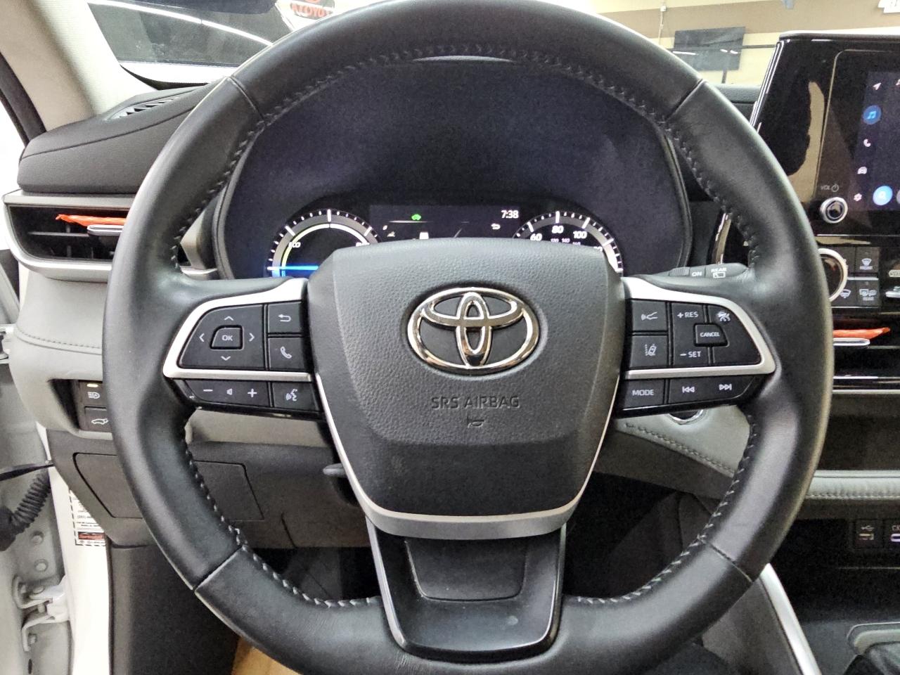 Toyota Highlander Hybrid LE AWD 2023