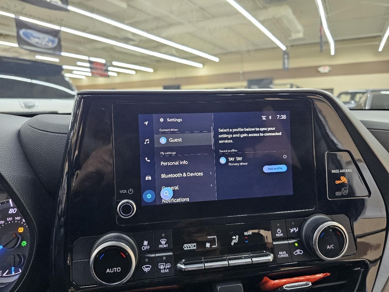 Toyota Highlander Hybrid LE AWD 2023