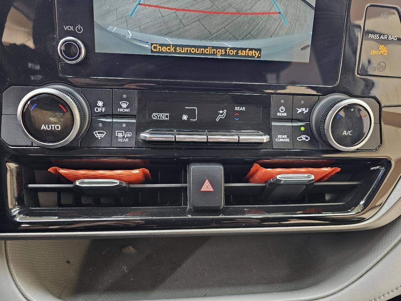 Toyota Highlander Hybrid LE AWD 2023