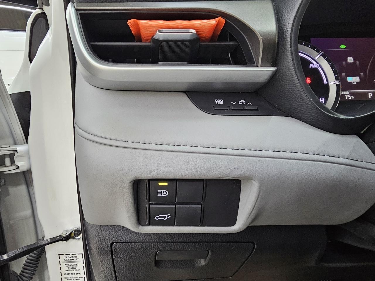 Toyota Highlander Hybrid LE AWD 2023