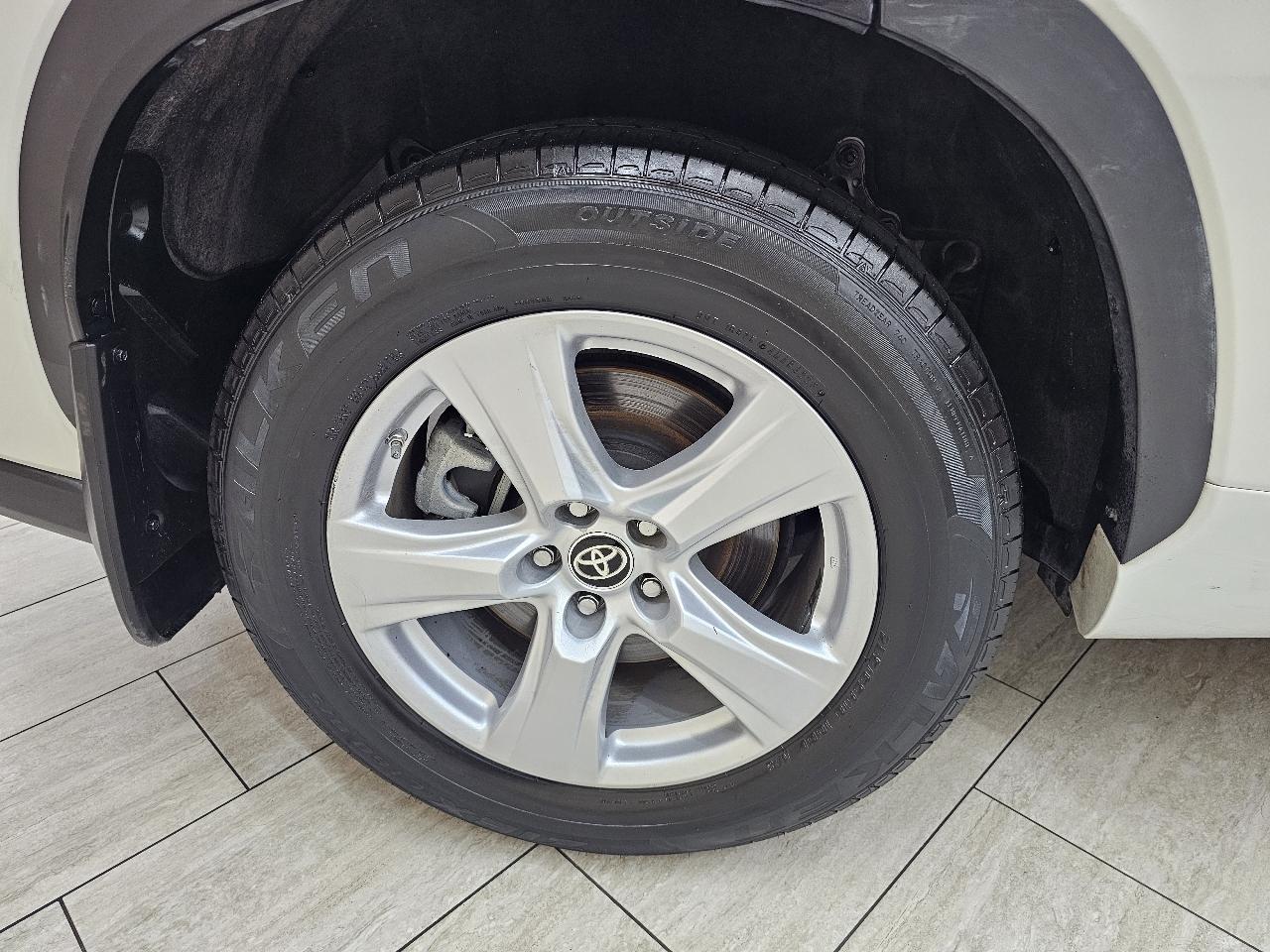 Toyota Highlander Hybrid LE AWD 2023