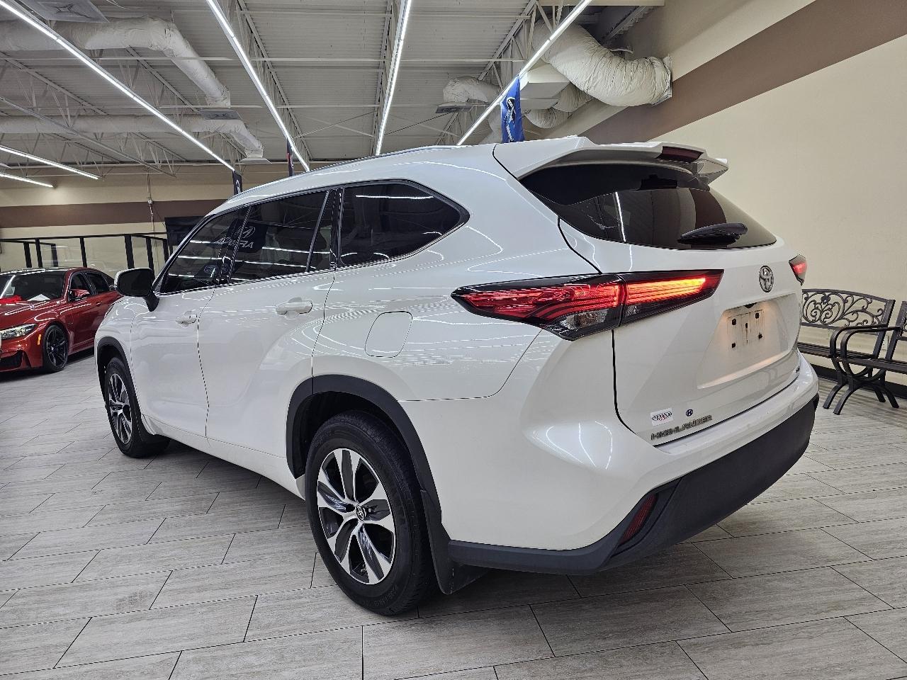 Toyota Highlander XLE FWD V6 2021