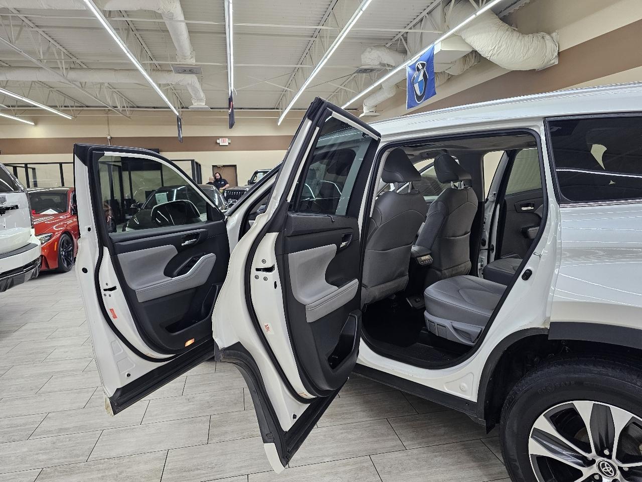 Toyota Highlander XLE FWD V6 2021