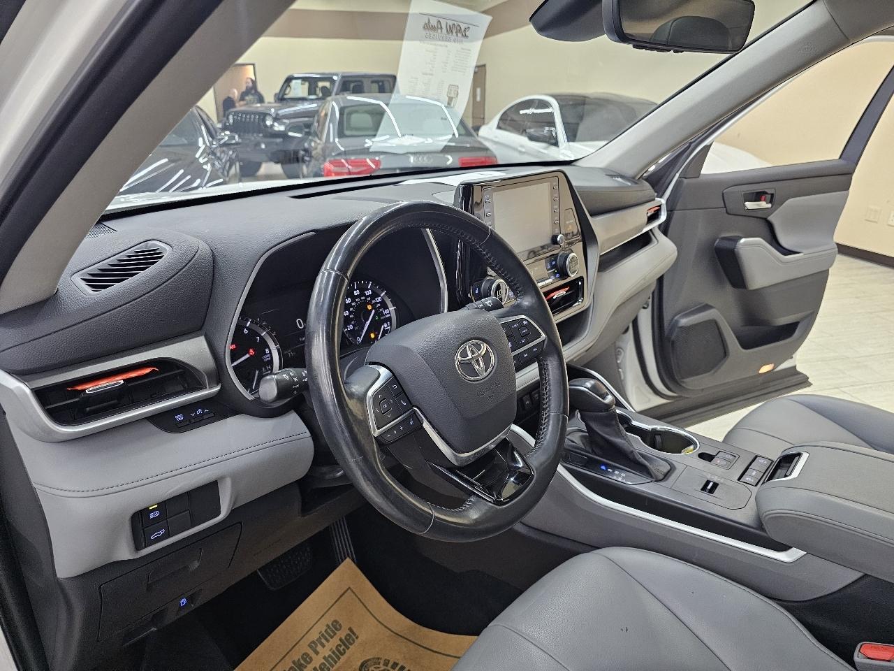 Toyota Highlander XLE FWD V6 2021