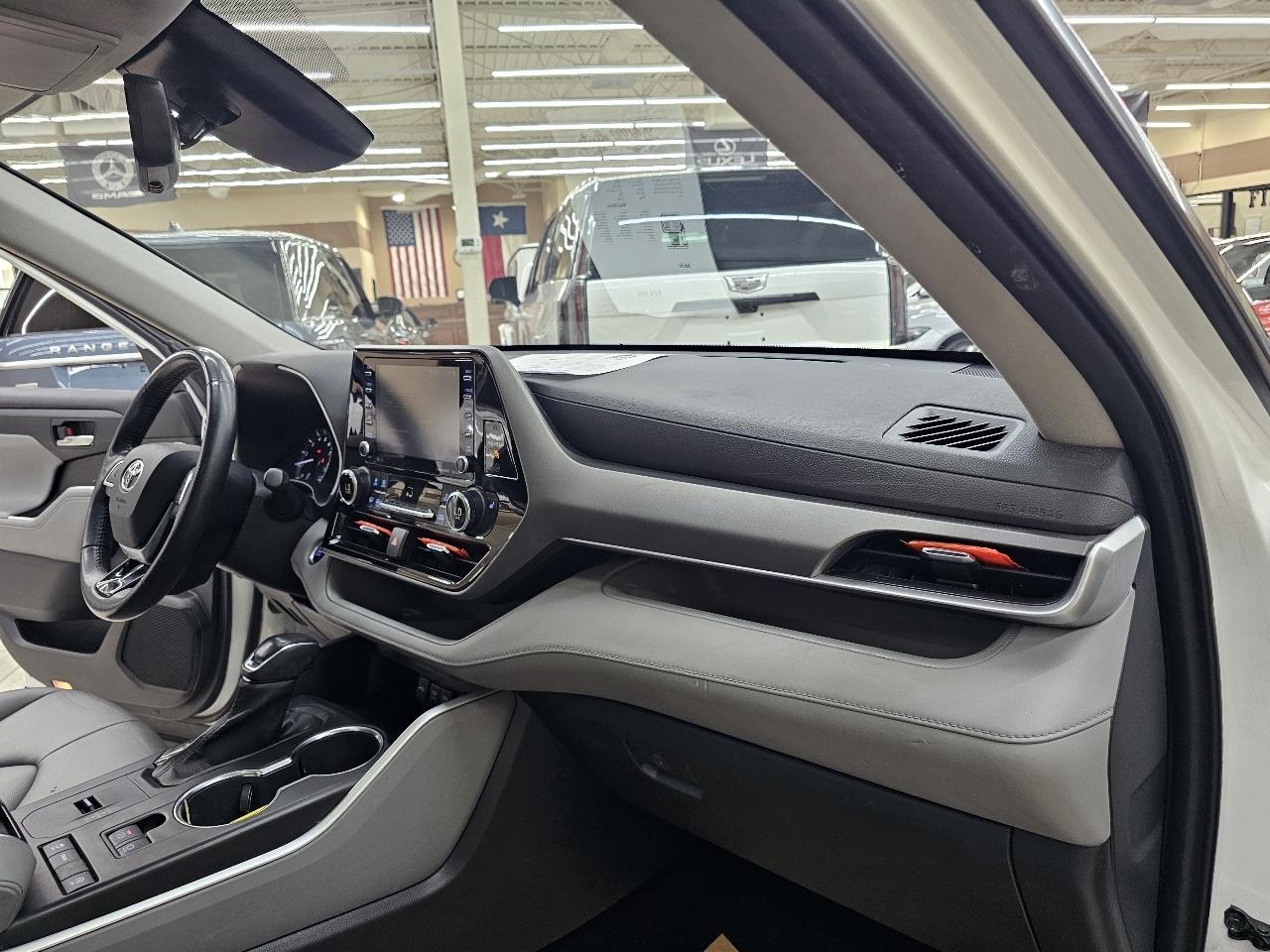 Toyota Highlander XLE FWD V6 2021