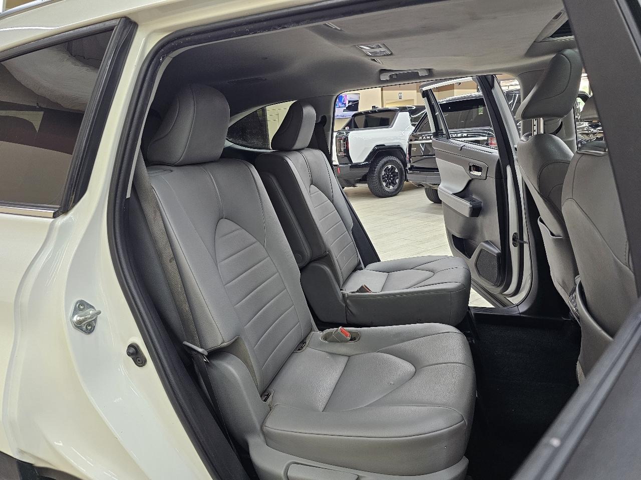 Toyota Highlander XLE FWD V6 2021