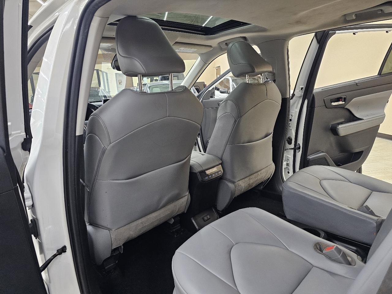 Toyota Highlander XLE FWD V6 2021