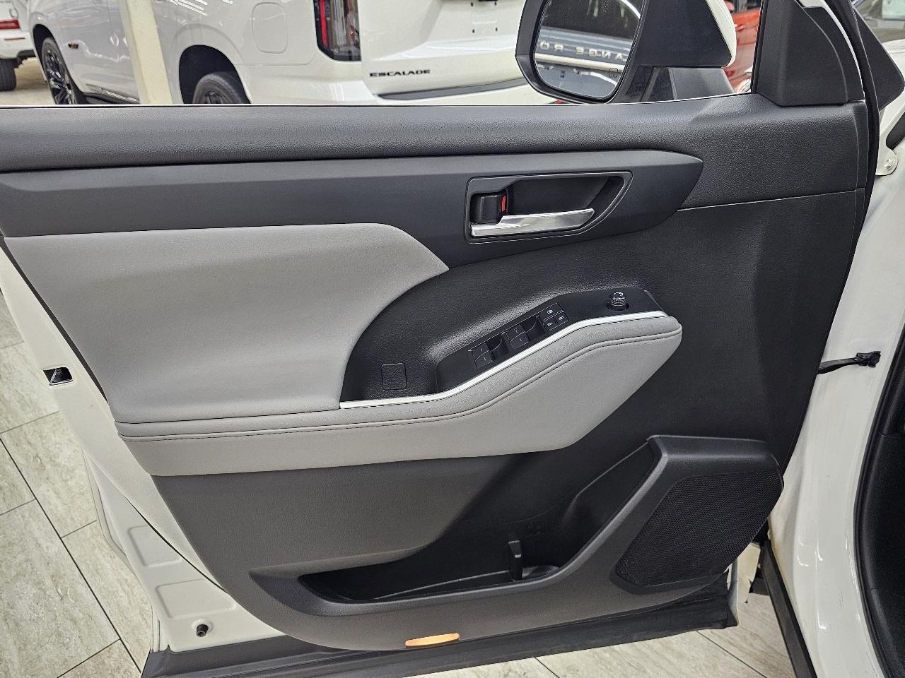 Toyota Highlander XLE FWD V6 2021