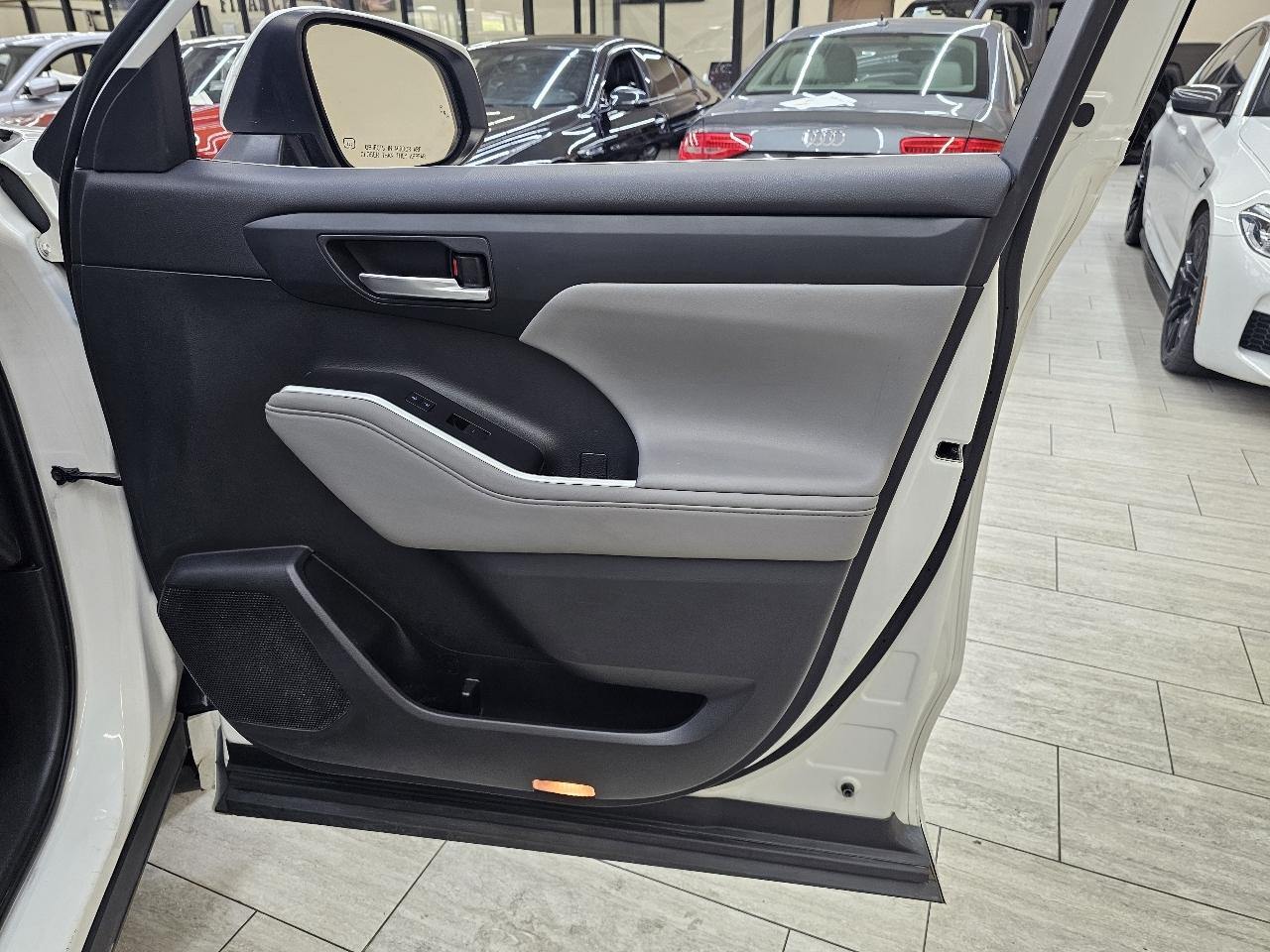 Toyota Highlander XLE FWD V6 2021