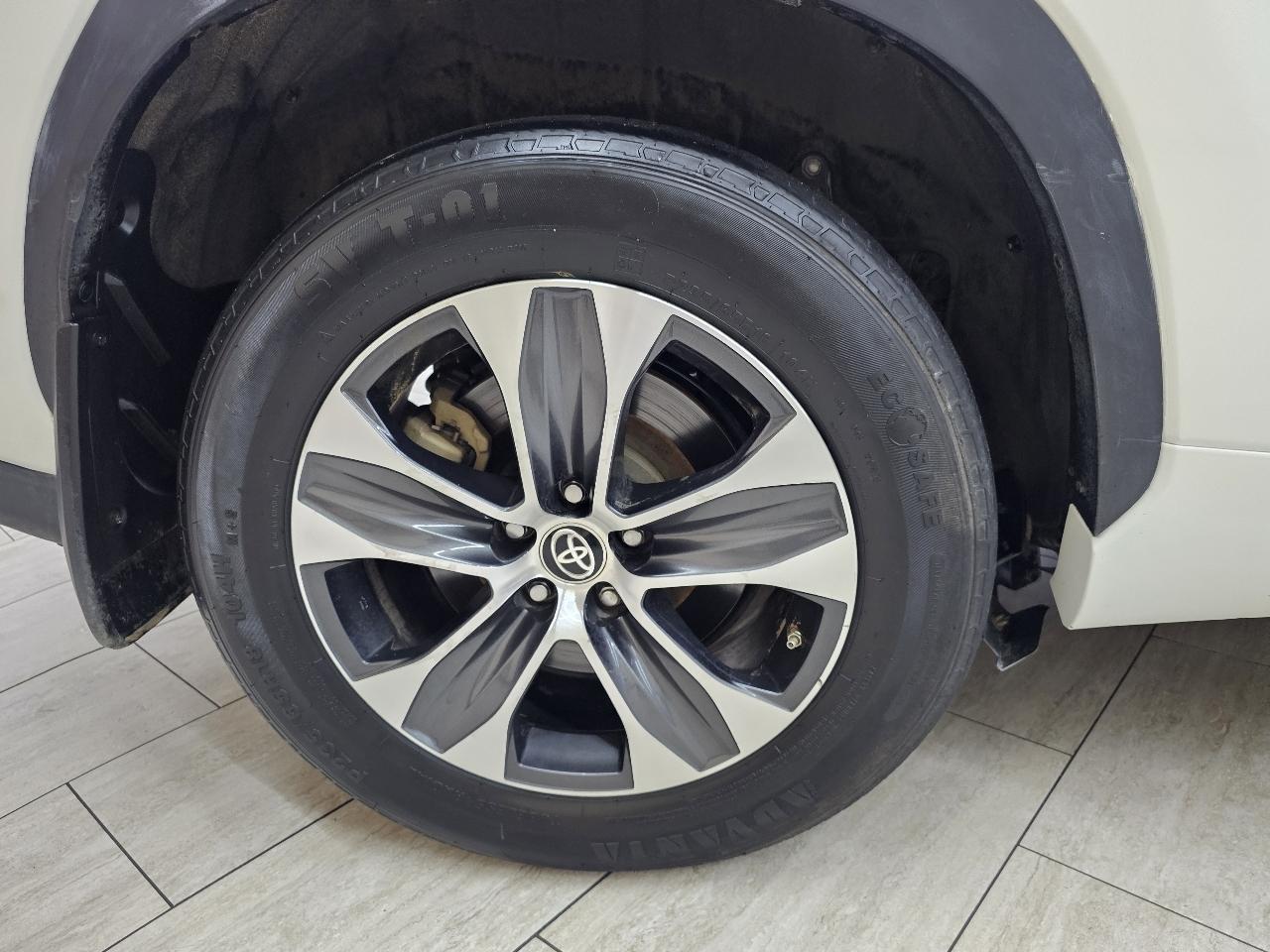 Toyota Highlander XLE FWD V6 2021