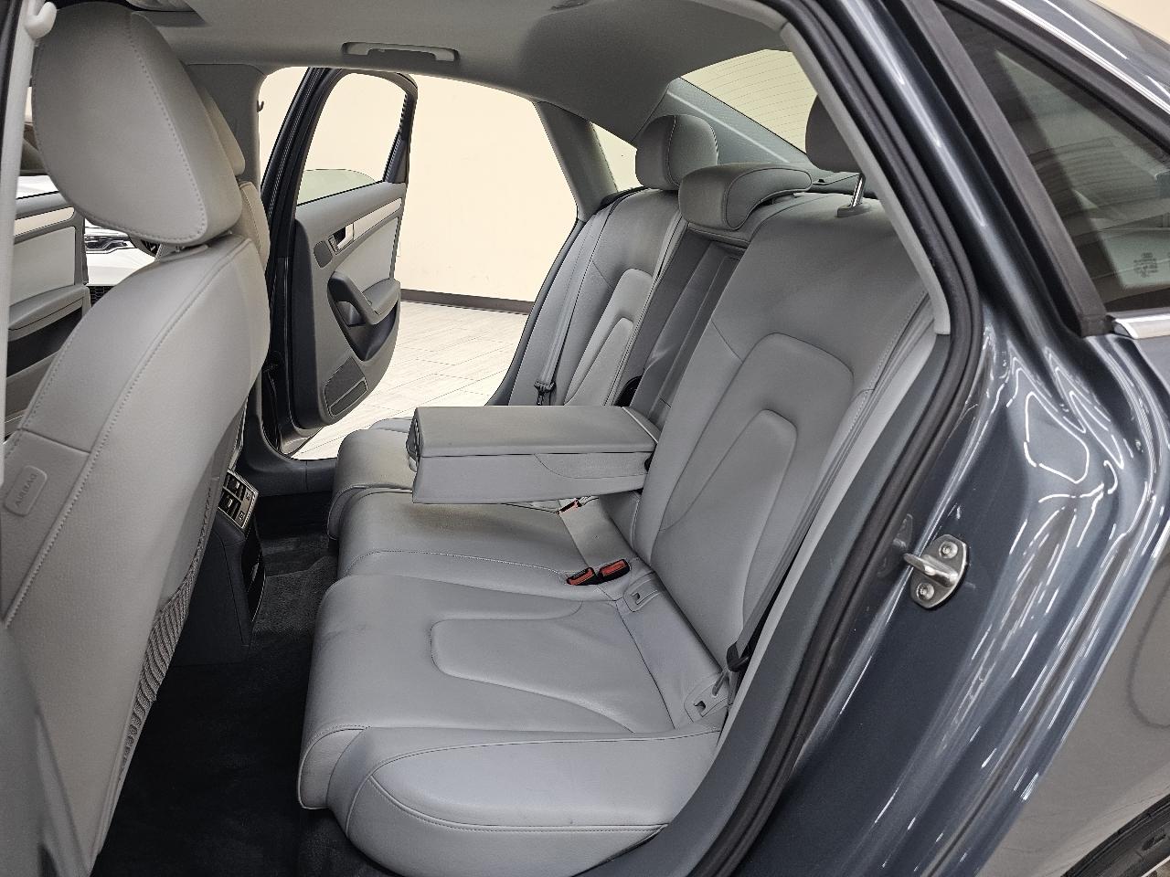 Audi A4 2.0T Sedan quattro Tiptronic 2013