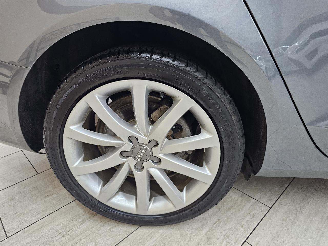 Audi A4 2.0T Sedan quattro Tiptronic 2013