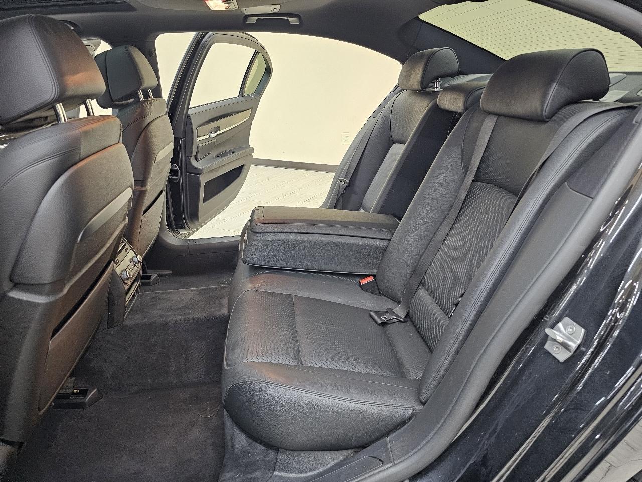 BMW 7-Series 740iL 2015