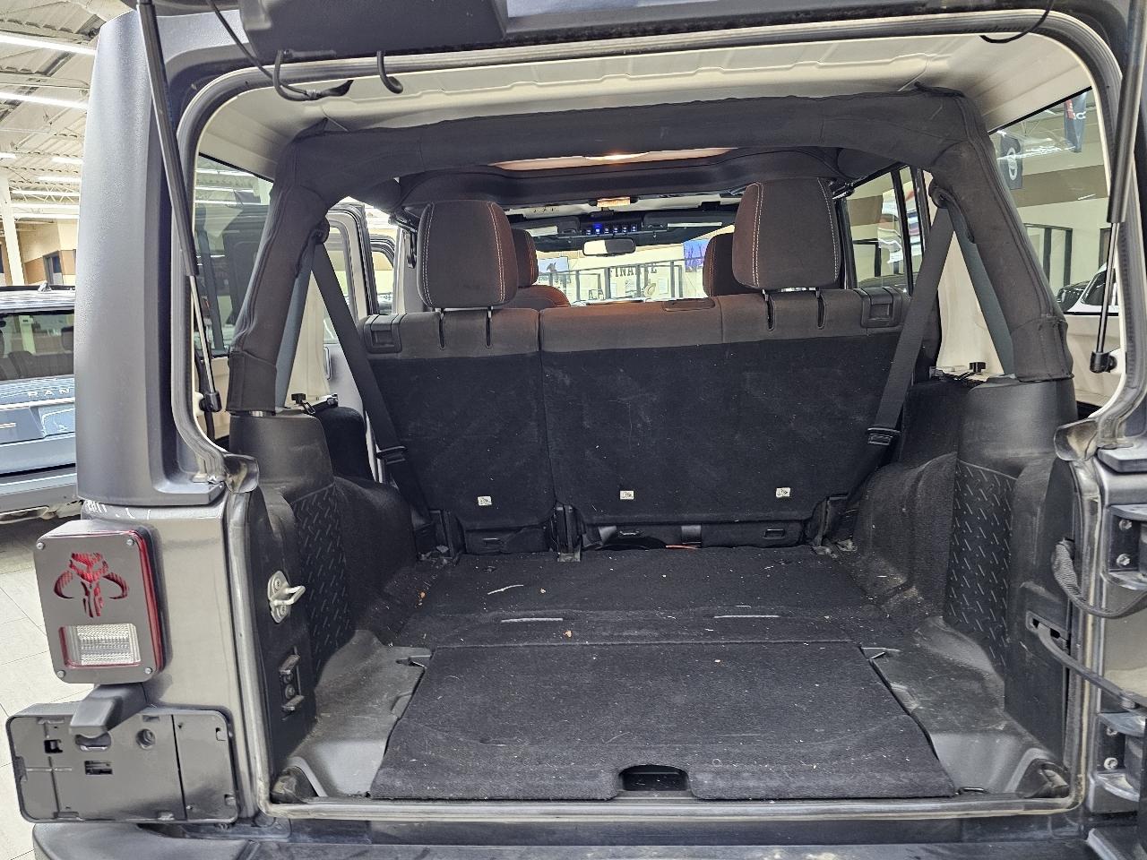 Jeep Wrangler Unlimited Sahara 4WD 2017