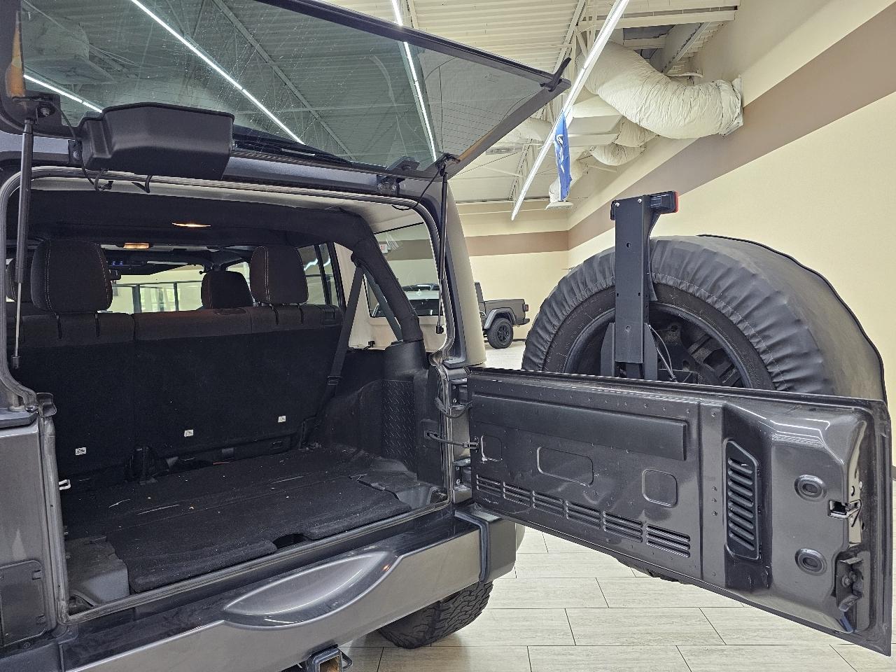 Jeep Wrangler Unlimited Sahara 4WD 2017