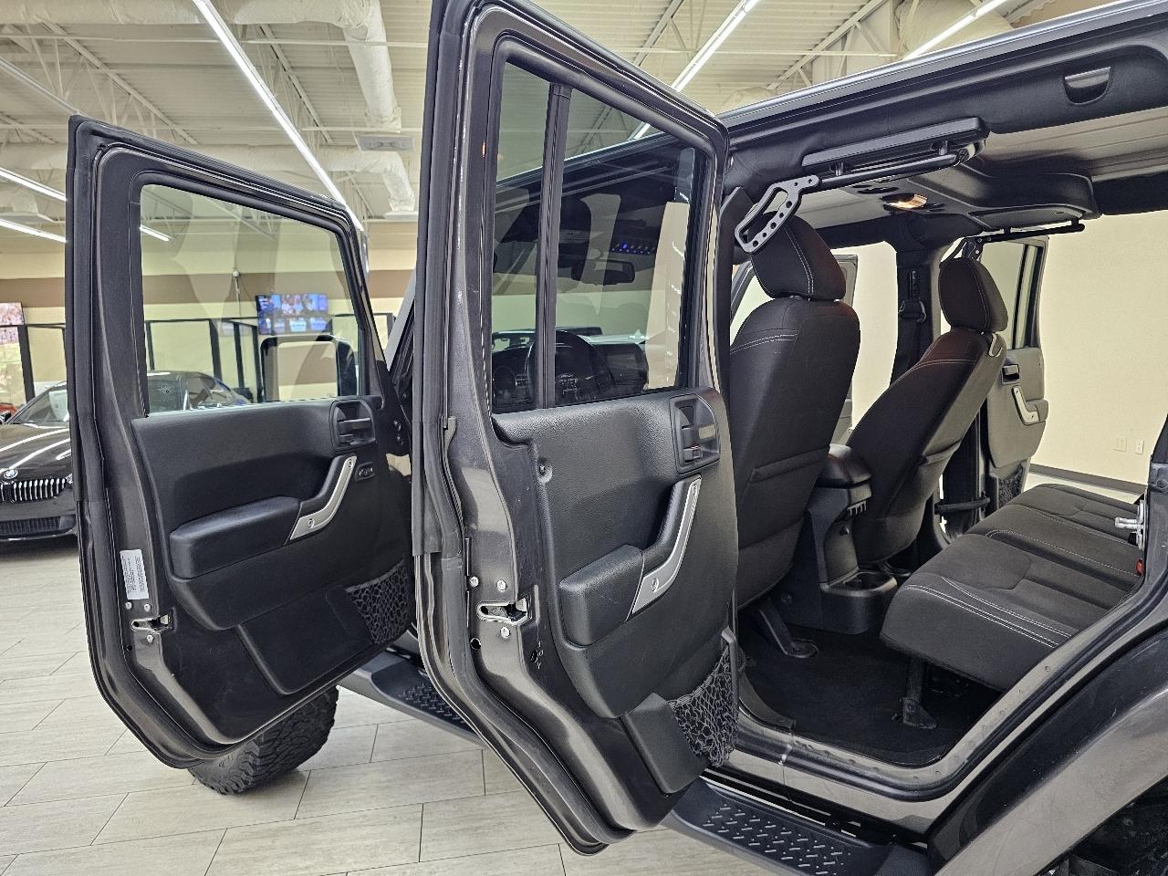 Jeep Wrangler Unlimited Sahara 4WD 2017