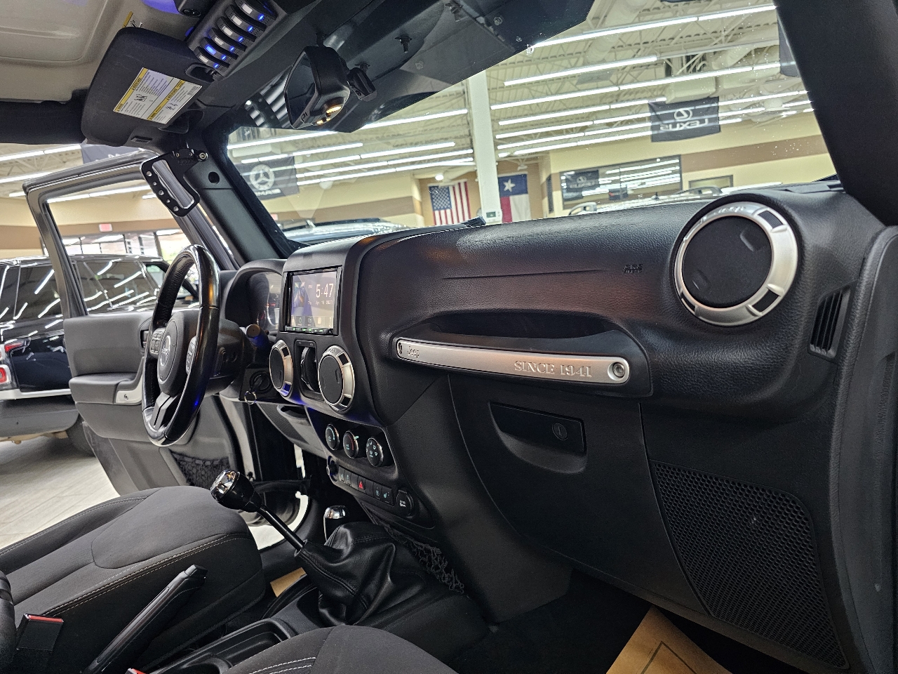 Jeep Wrangler Unlimited Sahara 4WD 2017