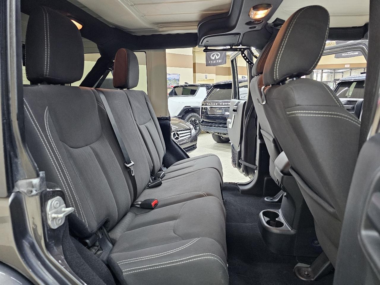 Jeep Wrangler Unlimited Sahara 4WD 2017