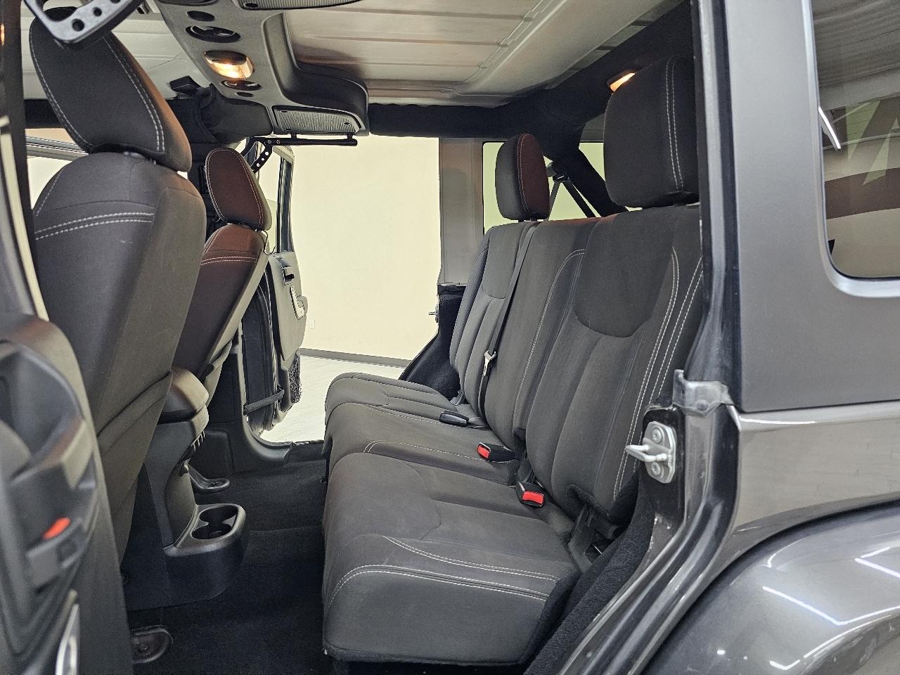 Jeep Wrangler Unlimited Sahara 4WD 2017