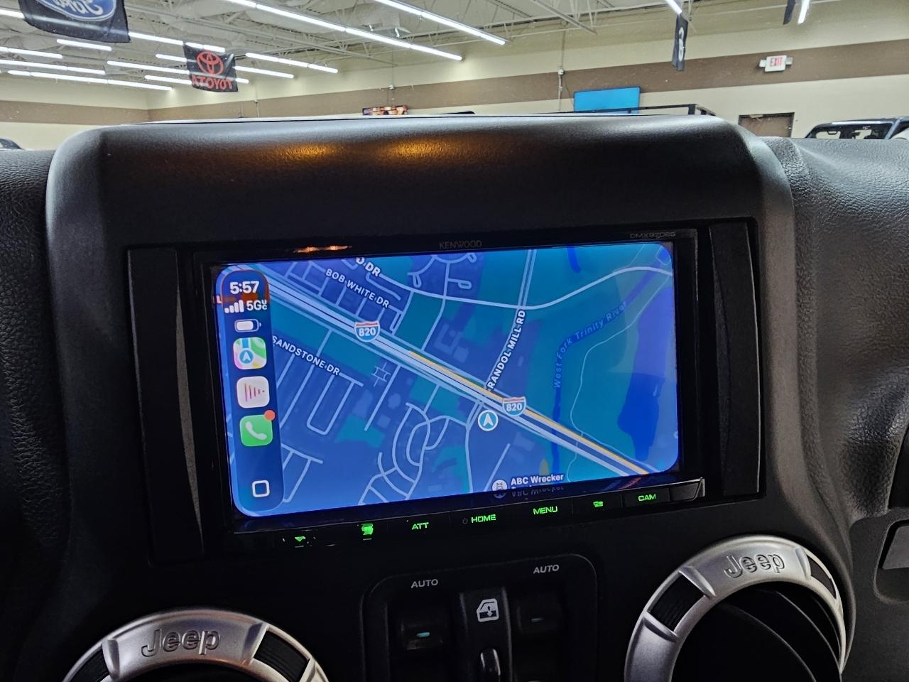 Jeep Wrangler Unlimited Sahara 4WD 2017