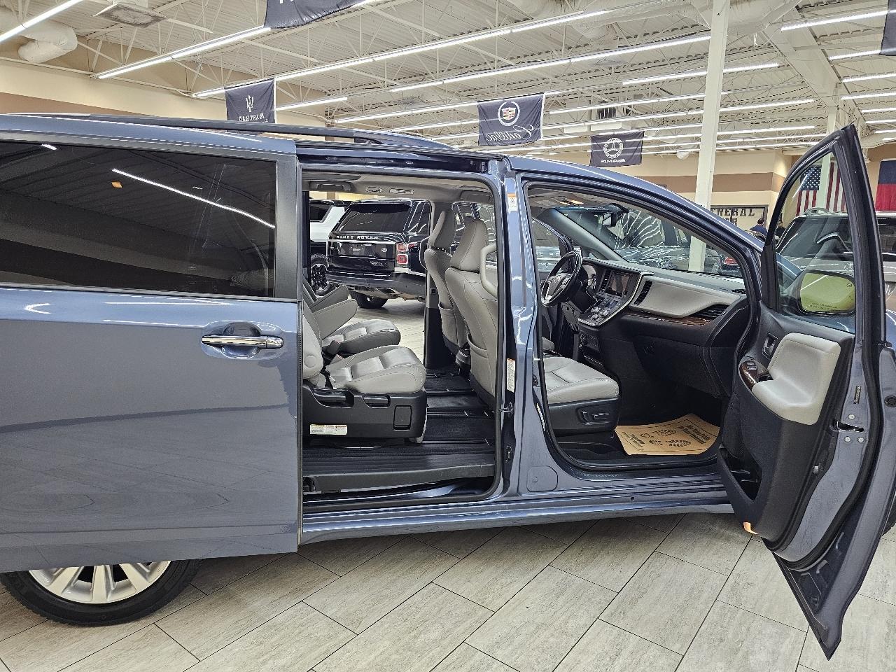 Toyota Sienna XLE FWD 8-Passenger V6 2015
