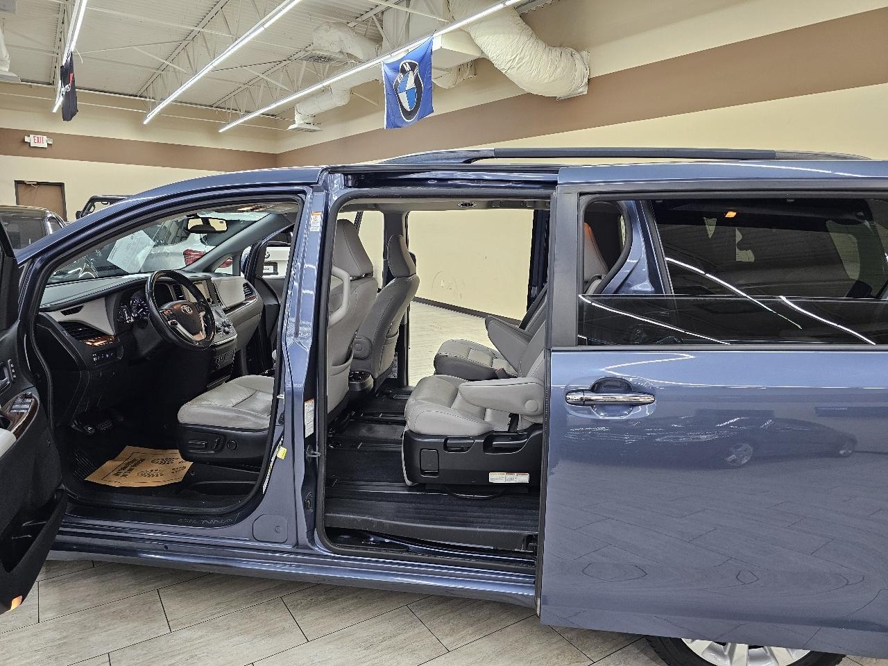 Toyota Sienna XLE FWD 8-Passenger V6 2015