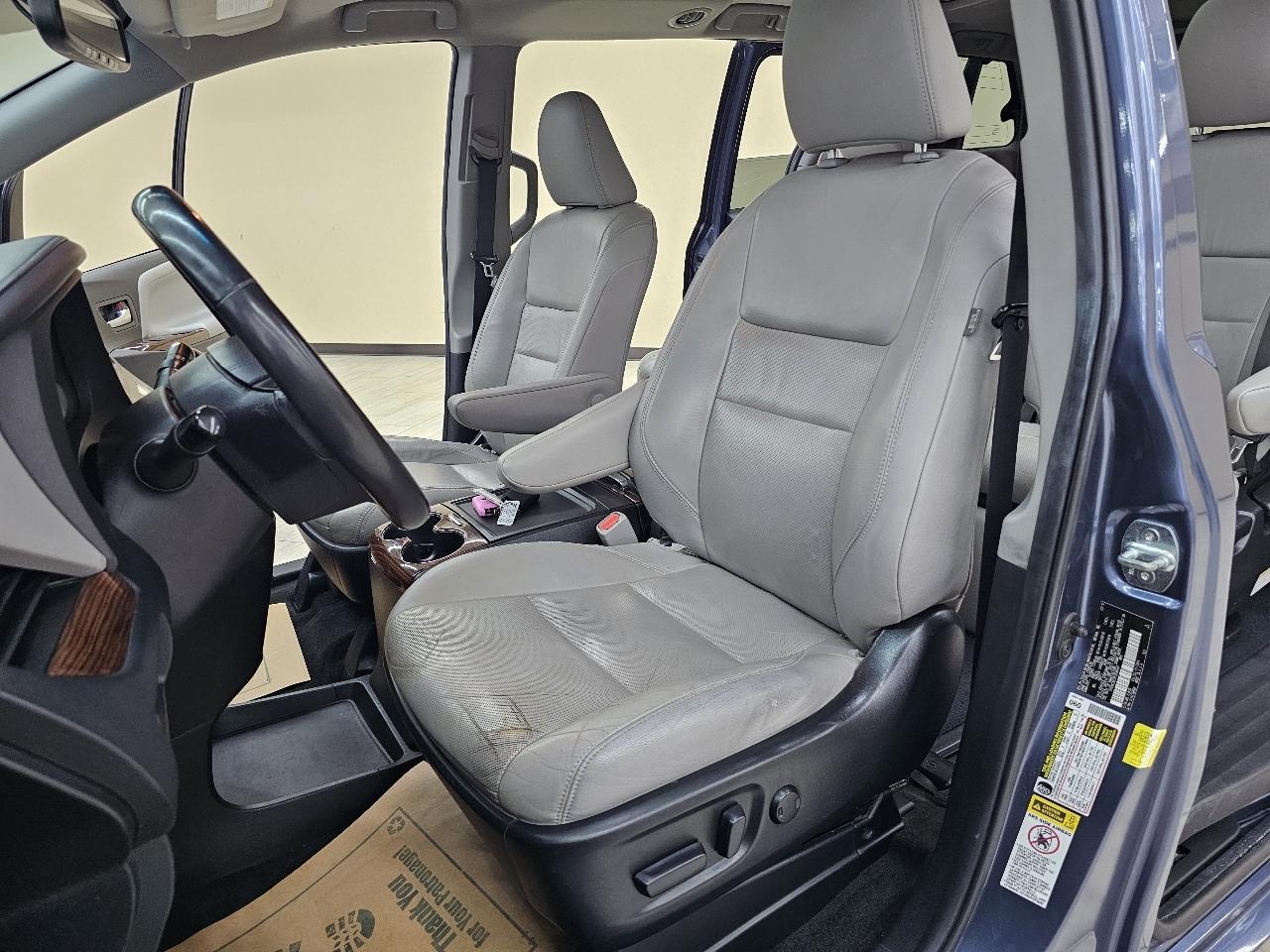 Toyota Sienna XLE FWD 8-Passenger V6 2015