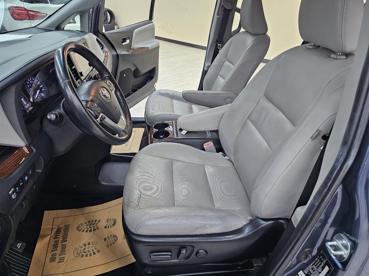 Toyota Sienna XLE FWD 8-Passenger V6 2015