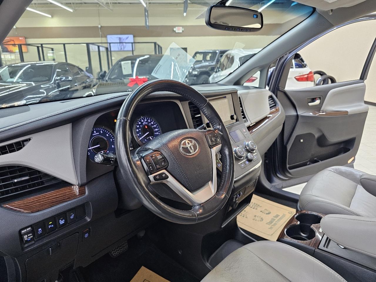 Toyota Sienna XLE FWD 8-Passenger V6 2015