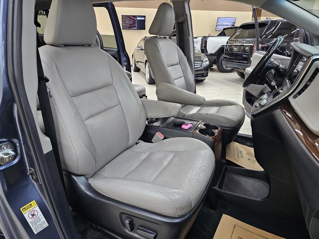 Toyota Sienna XLE FWD 8-Passenger V6 2015