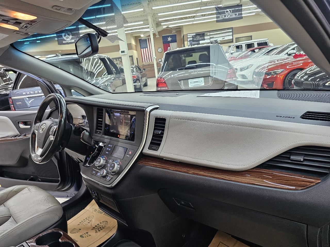 Toyota Sienna XLE FWD 8-Passenger V6 2015